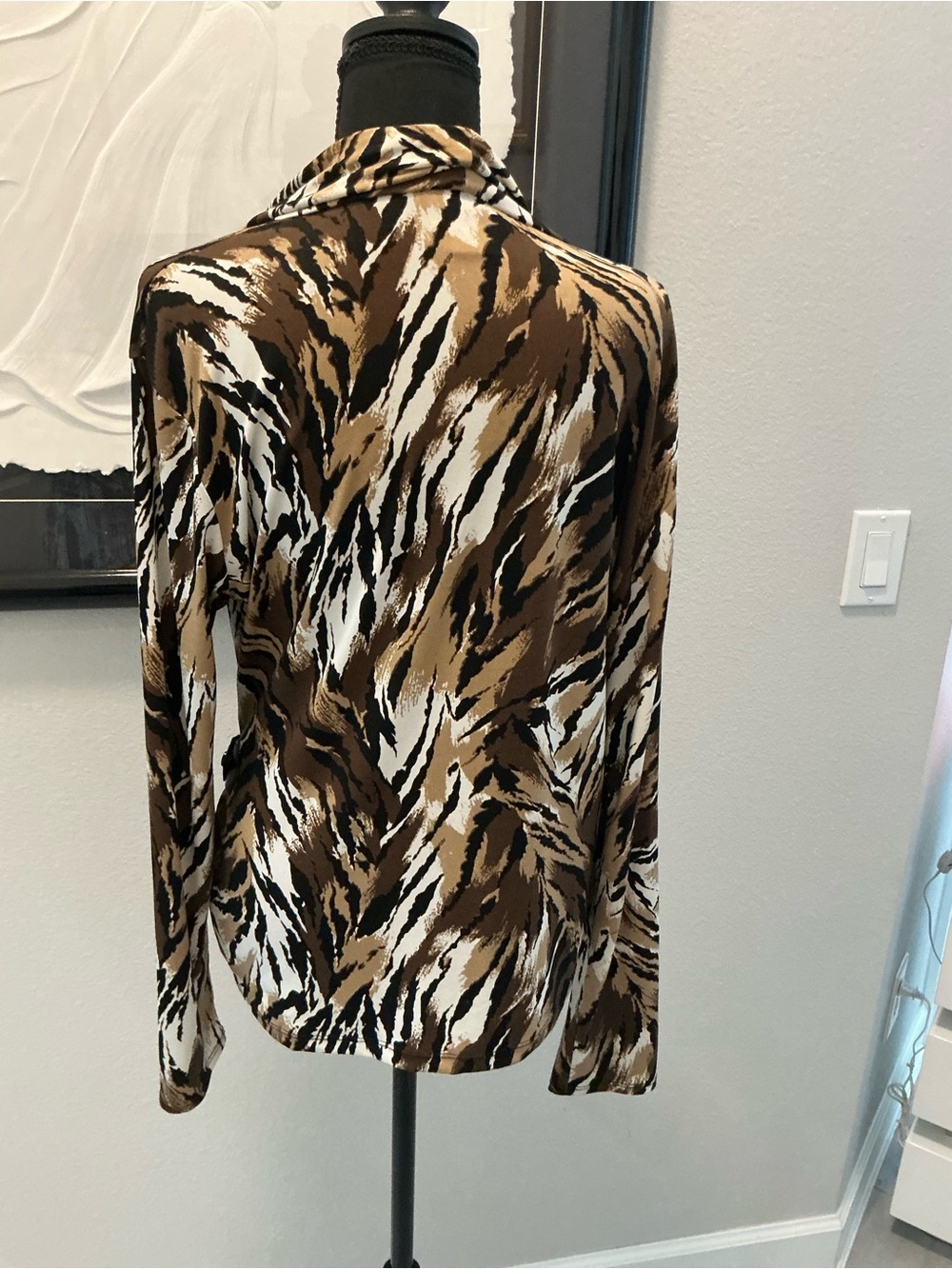 Cache women’s XL animal print wrap, blouse, draped, buckle, long sleeve stretch - Picture 4 of 8
